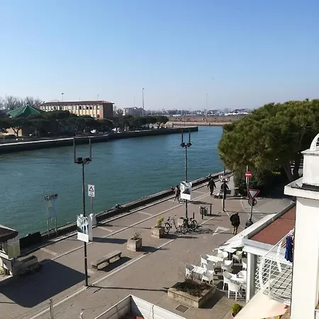 Traghetto Oda ve Kahvaltı 3*